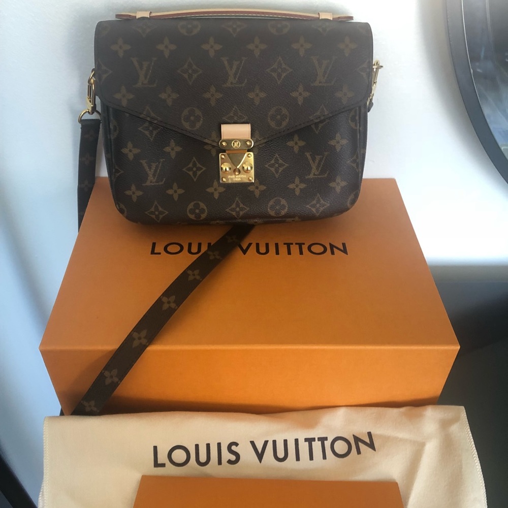 Louis Vuitton Monogram Pochette Metis
